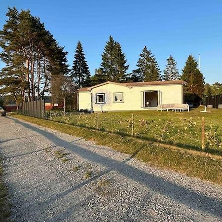 Вилла Lilla Ridhuset Лоддекопинг Экстерьер фото