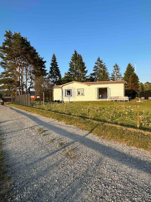 Вилла Lilla Ridhuset Лоддекопинг Экстерьер фото